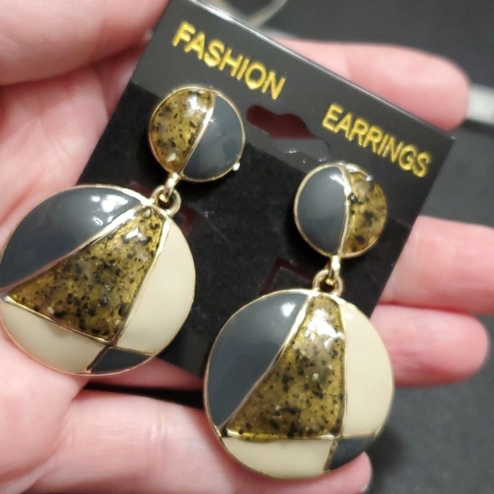 Gold tone enamel fashion earrings